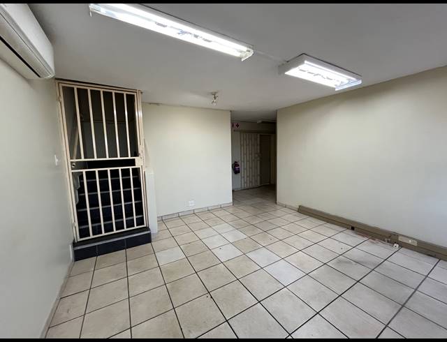 625M² WAREHOUSE TO LET IN SEBENZA
